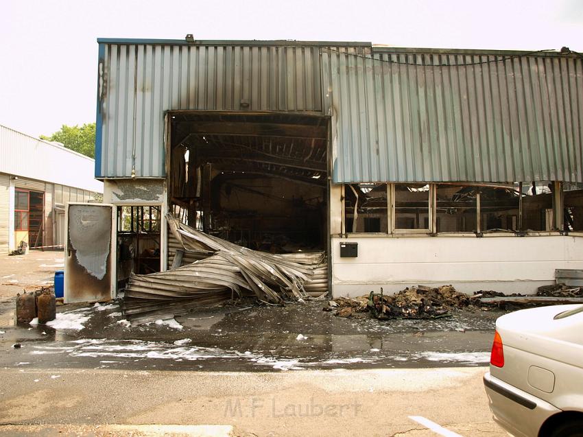 Feuer Halle Siegburg Gewerbegebiet Zange P200.JPG